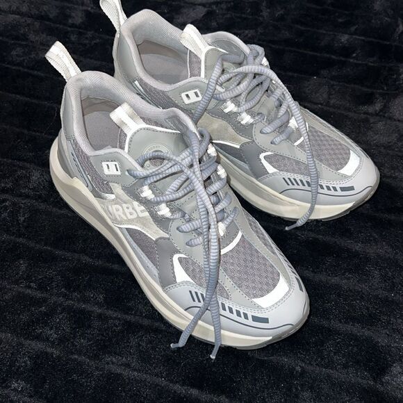 Authentic Burberry Women's Grey Sneakers - Picture 4 of 7